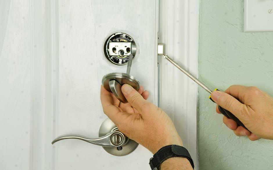 comment ouvrir une porte de chambre Miramas